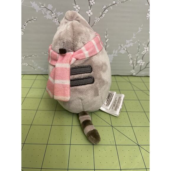 Pusheen Box Winter 2024 Culturefly Mini Plush Stuffed Animal Exclusive Limited - Picture 2 of 8